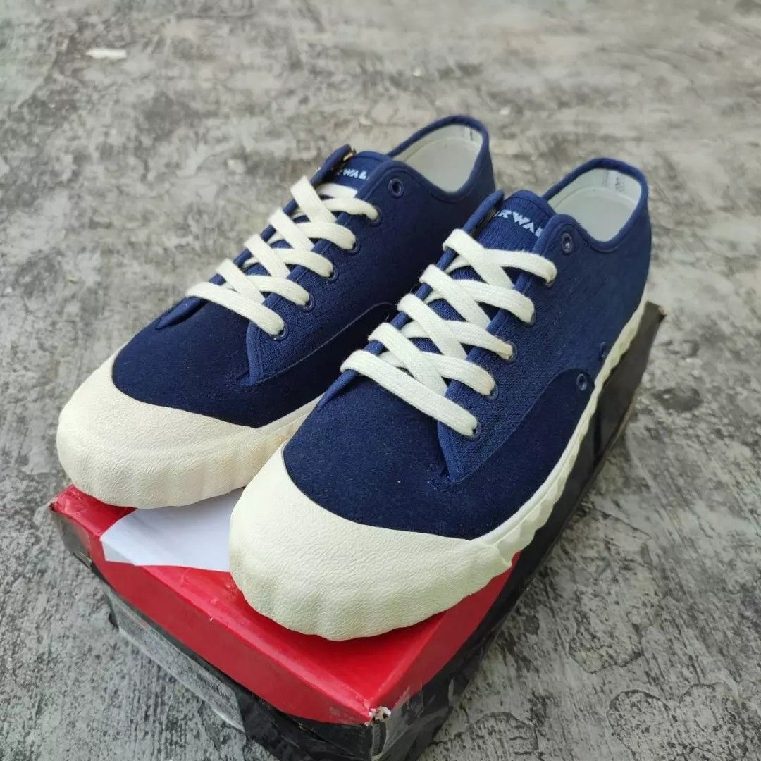 Sepatu original, Fesyen Pria, Sepatu , Sneakers di Carousell Sepatu designer original