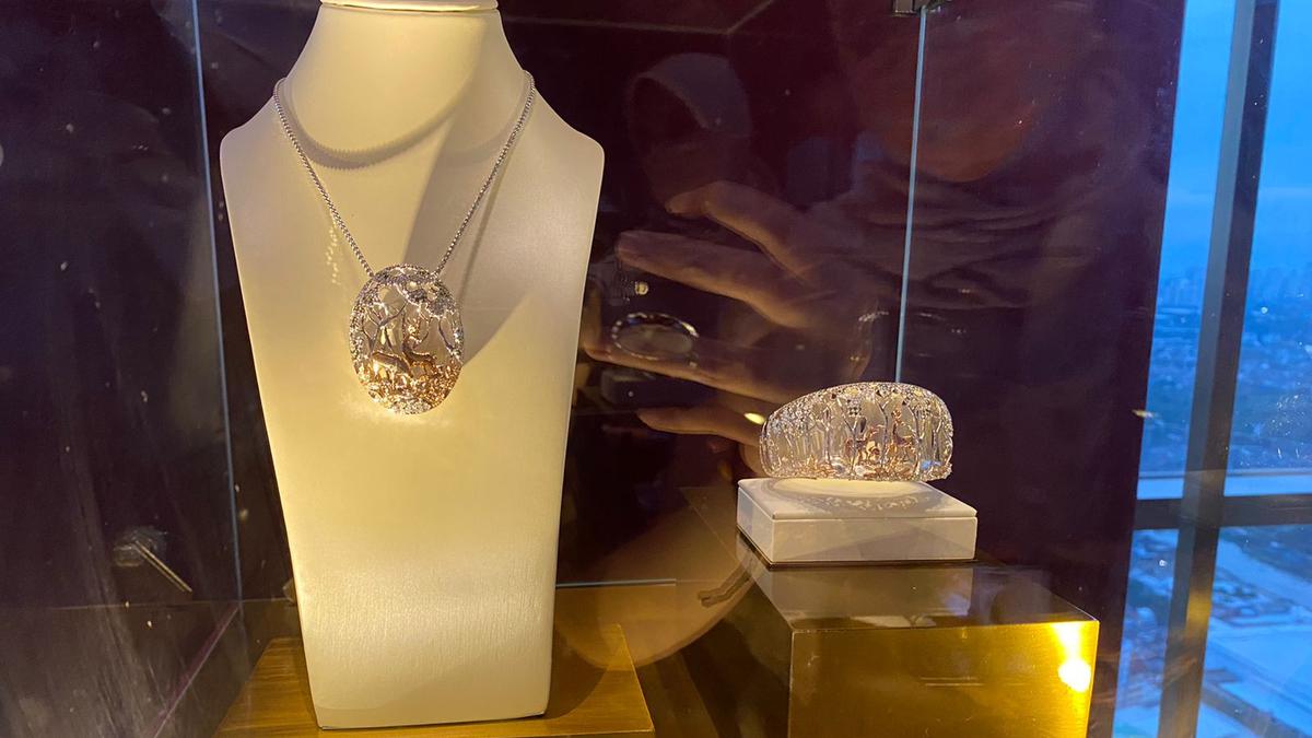 Perhiasan fashion premium