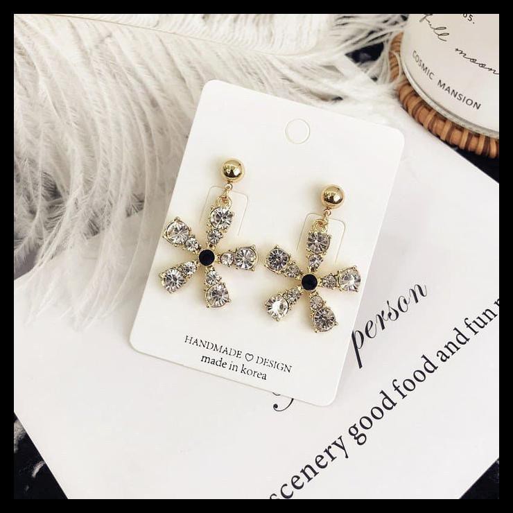 Anting fashion elegant